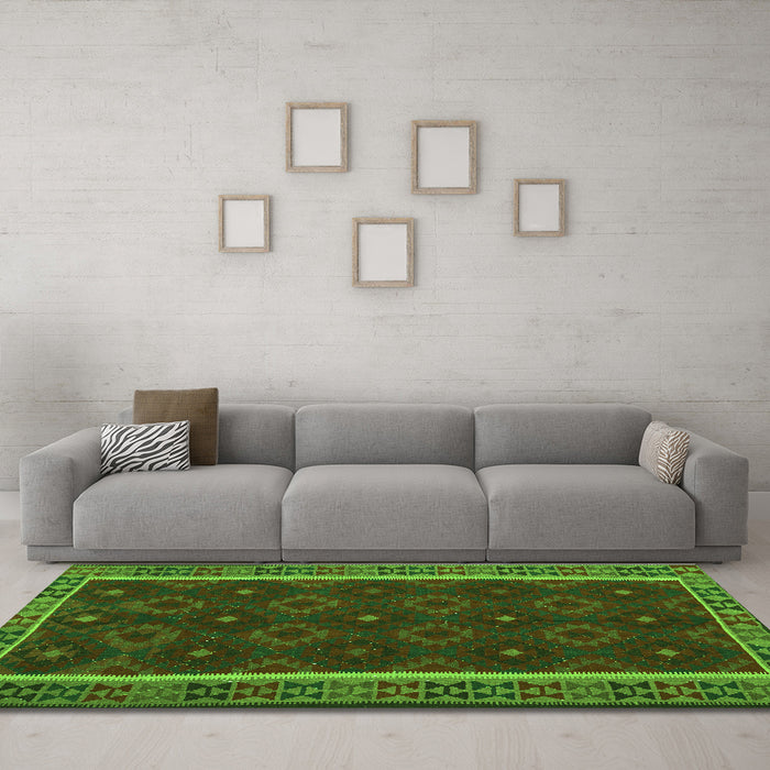 Machine Washable Oriental Green Traditional Area Rugs in a Living Room,, wshcon2542grn