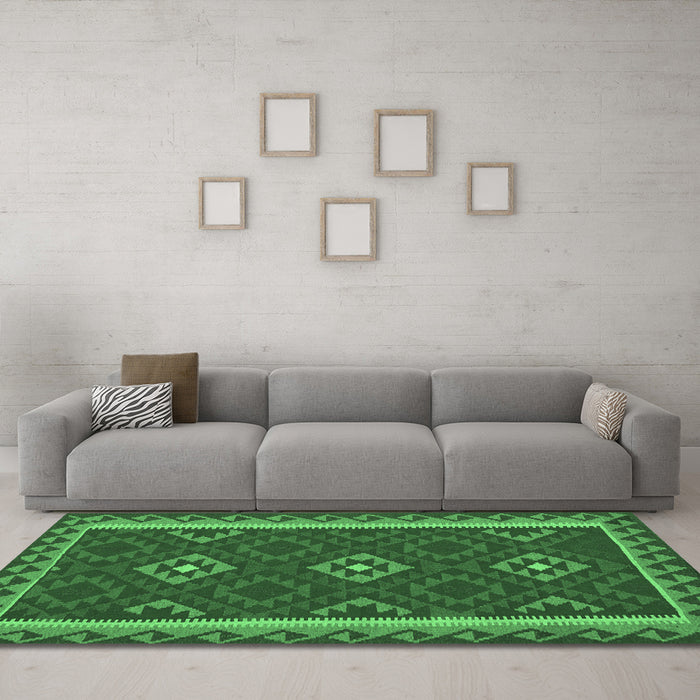 Machine Washable Oriental Emerald Green Traditional Area Rugs in a Living Room,, wshcon2543emgrn