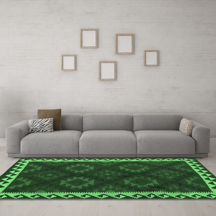 Machine Washable Oriental Emerald Green Traditional Area Rugs in a Living Room,, wshcon2544emgrn