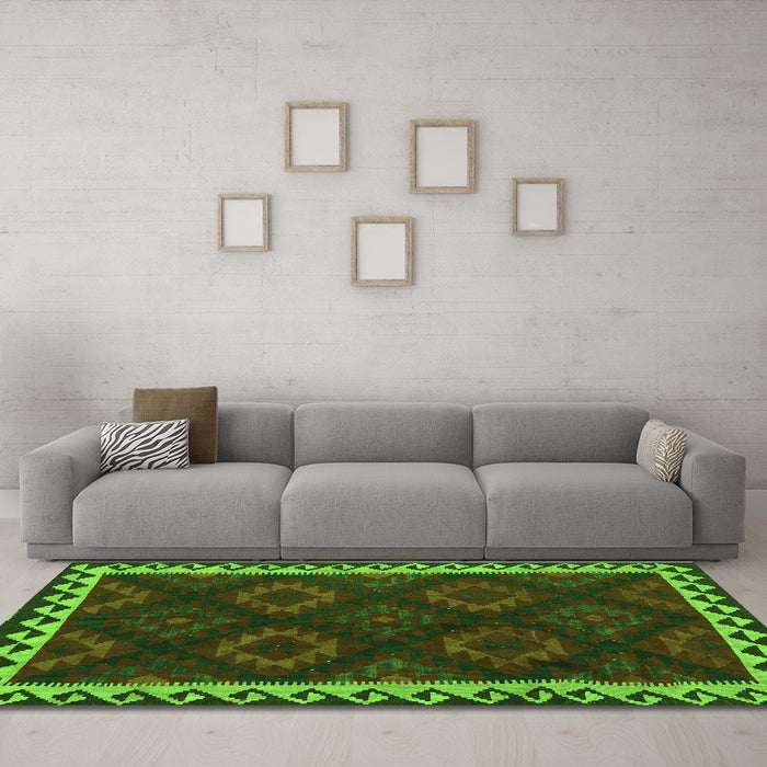 Machine Washable Oriental Green Traditional Area Rugs in a Living Room,, wshcon2544grn
