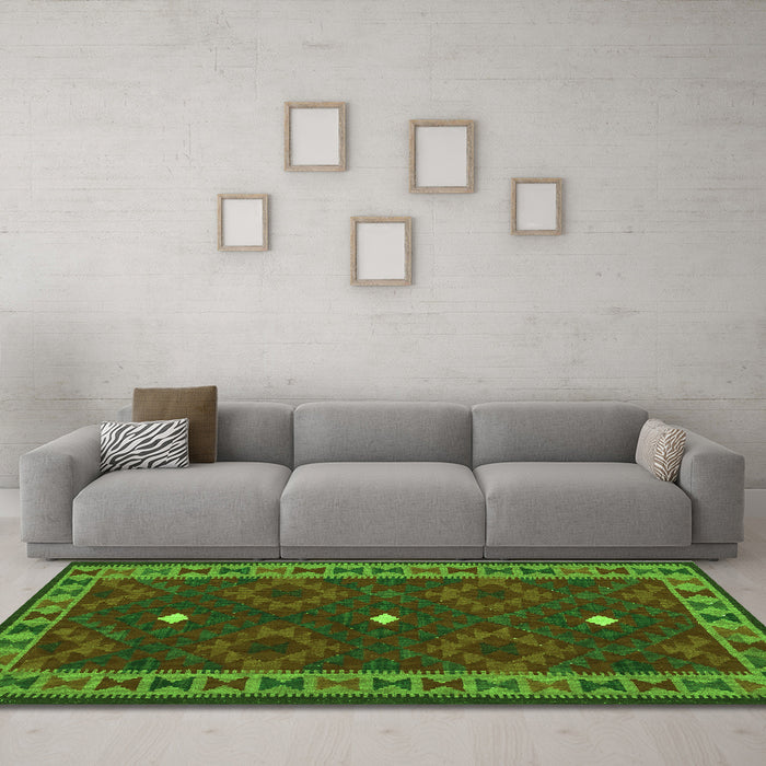 Machine Washable Oriental Green Traditional Area Rugs in a Living Room,, wshcon2545grn