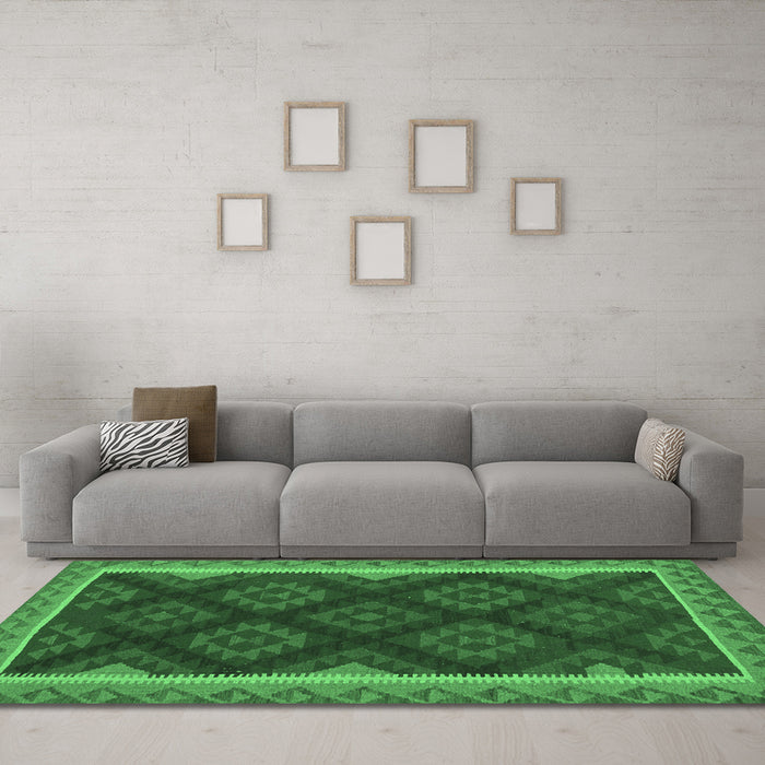 Machine Washable Oriental Emerald Green Traditional Area Rugs in a Living Room,, wshcon2546emgrn