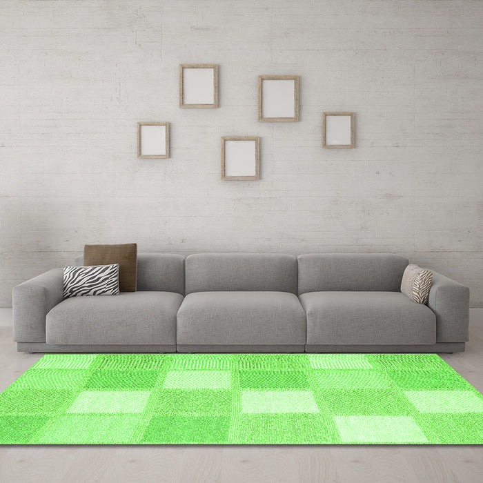 Machine Washable Checkered Green Modern Area Rugs in a Living Room,, wshcon2549grn