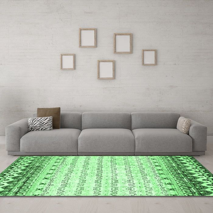 Machine Washable Abstract Emerald Green Contemporary Area Rugs in a Living Room,, wshcon2551emgrn