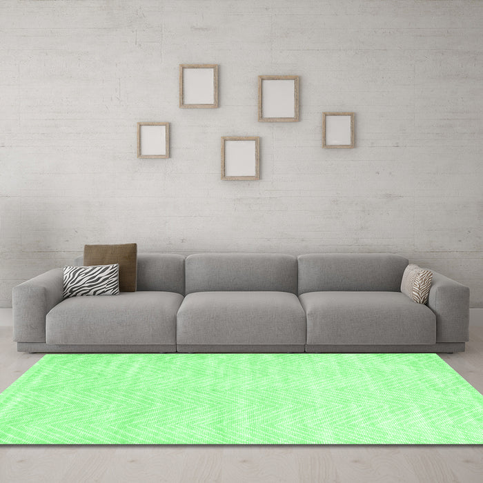 Machine Washable Solid Emerald Green Modern Area Rugs in a Living Room,, wshcon2553emgrn