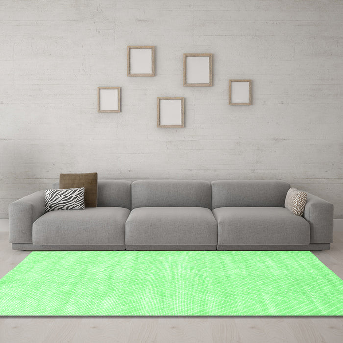 Machine Washable Solid Emerald Green Modern Area Rugs in a Living Room,, wshcon2554emgrn