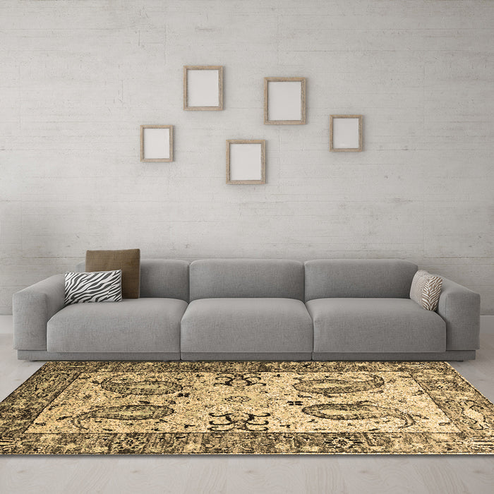 Machine Washable Abstract Brown Contemporary Rug in a Living Room,, wshcon2557brn