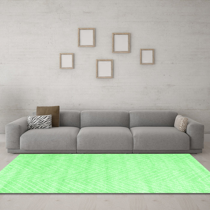 Machine Washable Solid Emerald Green Modern Area Rugs in a Living Room,, wshcon2559emgrn