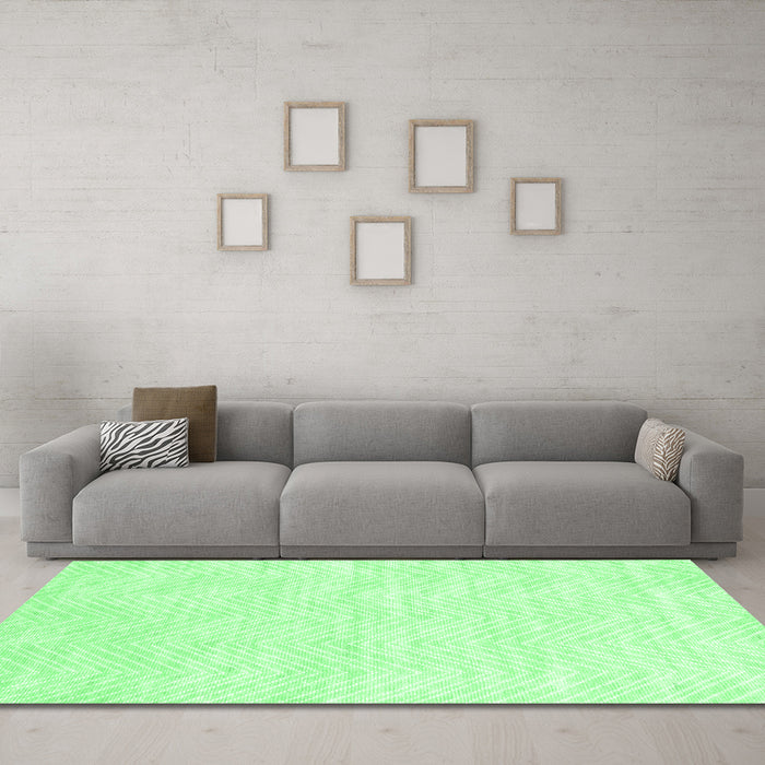 Machine Washable Solid Emerald Green Modern Area Rugs in a Living Room,, wshcon2565emgrn