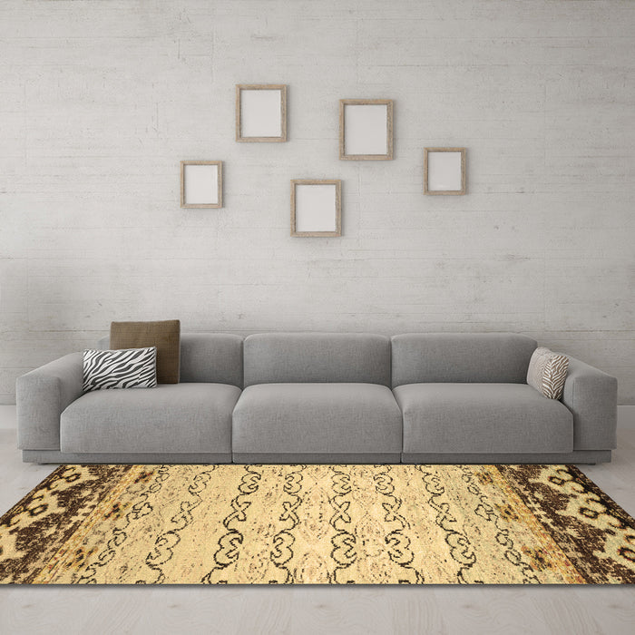Machine Washable Abstract Brown Contemporary Rug in a Living Room,, wshcon2577brn
