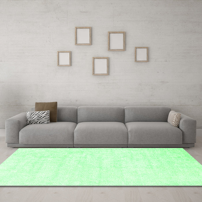 Machine Washable Abstract Green Contemporary Area Rugs in a Living Room,, wshcon2580grn