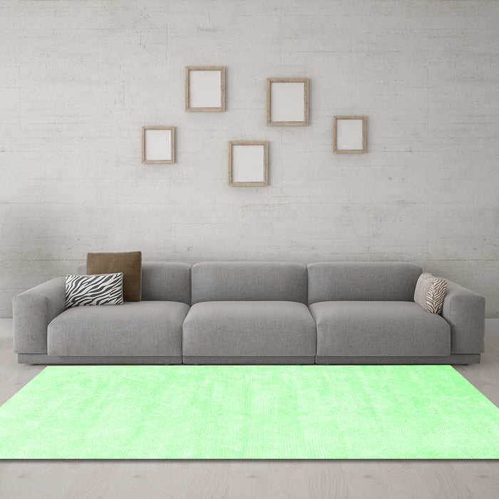 Machine Washable Abstract Emerald Green Contemporary Area Rugs in a Living Room,, wshcon2580emgrn