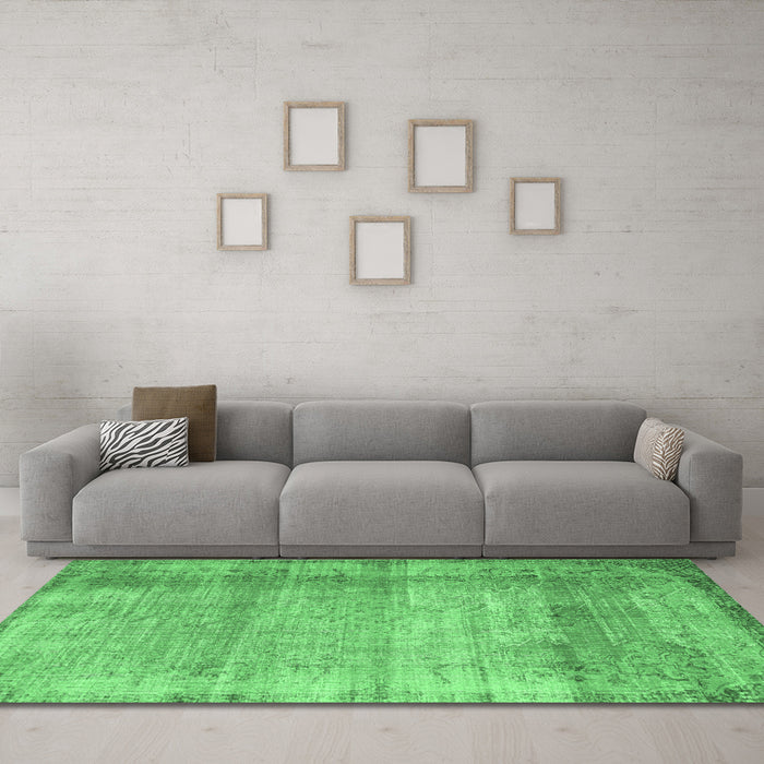 Machine Washable Abstract Emerald Green Contemporary Area Rugs in a Living Room,, wshcon2582emgrn