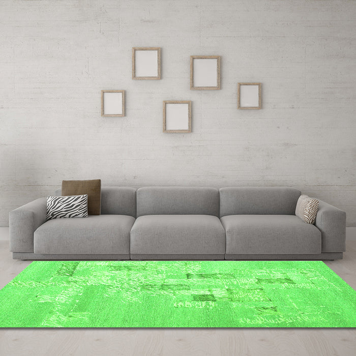 Machine Washable Abstract Green Contemporary Area Rugs in a Living Room,, wshcon2588grn