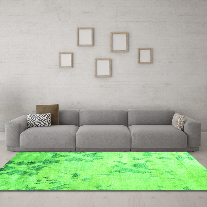 Machine Washable Abstract Green Contemporary Area Rugs in a Living Room,, wshcon2590grn