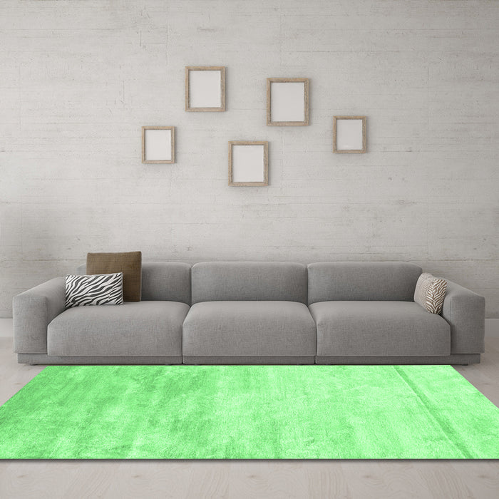 Machine Washable Abstract Emerald Green Contemporary Area Rugs in a Living Room,, wshcon2594emgrn