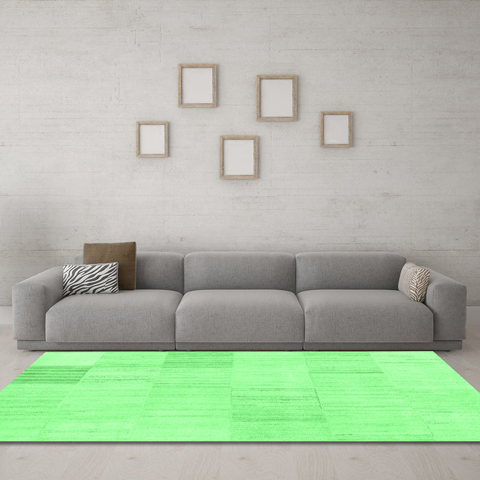 Machine Washable Solid Emerald Green Modern Area Rugs in a Living Room,, wshcon2597emgrn