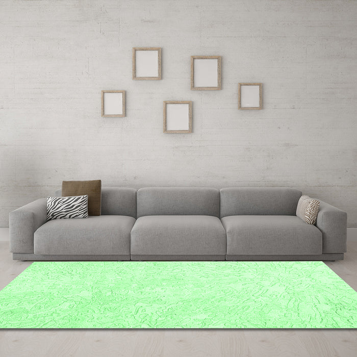 Machine Washable Solid Emerald Green Modern Area Rugs in a Living Room,, wshcon2598emgrn