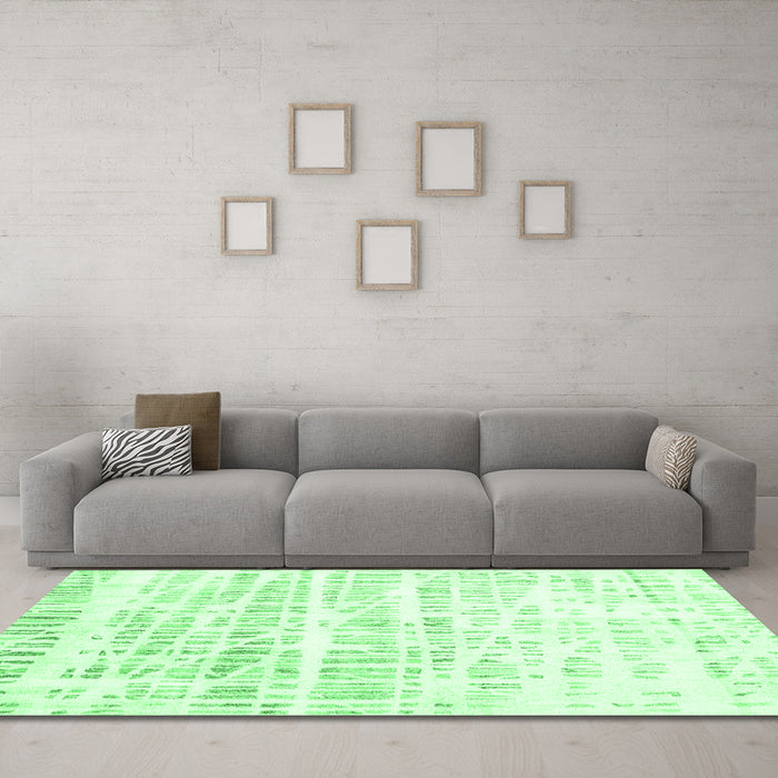 Machine Washable Solid Emerald Green Modern Area Rugs in a Living Room,, wshcon2599emgrn