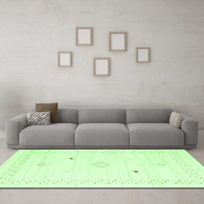 Machine Washable Solid Green Modern Area Rugs in a Living Room,, wshcon2617grn