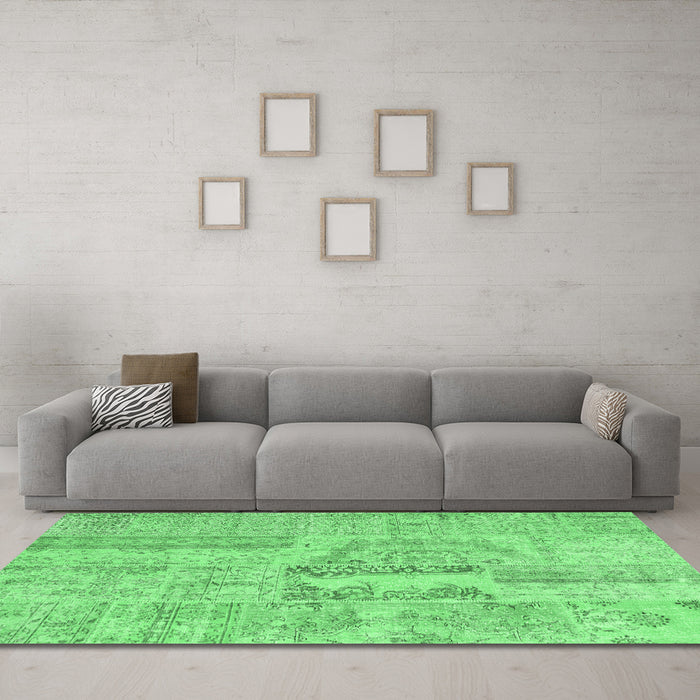 Machine Washable Patchwork Emerald Green Transitional Area Rugs in a Living Room,, wshcon2621emgrn