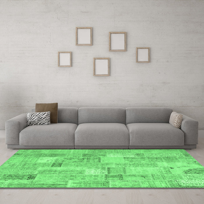 Machine Washable Patchwork Emerald Green Transitional Area Rugs in a Living Room,, wshcon2623emgrn