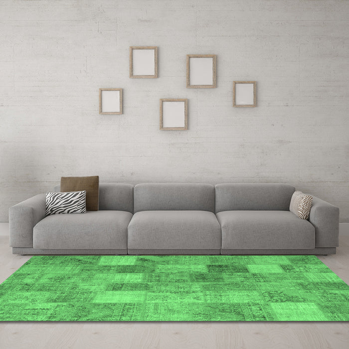 Machine Washable Patchwork Emerald Green Transitional Area Rugs in a Living Room,, wshcon2624emgrn