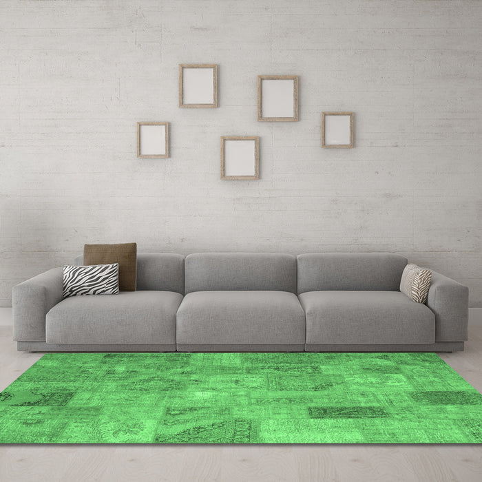Machine Washable Patchwork Emerald Green Transitional Area Rugs in a Living Room,, wshcon2625emgrn