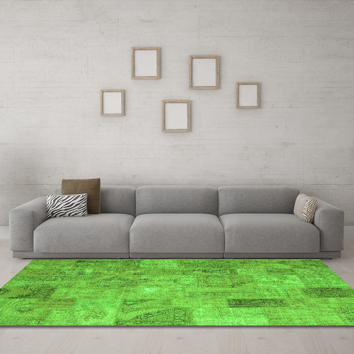 Machine Washable Patchwork Green Transitional Area Rugs in a Living Room,, wshcon2625grn