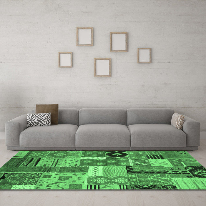 Machine Washable Southwestern Emerald Green Country Area Rugs in a Living Room,, wshcon2626emgrn