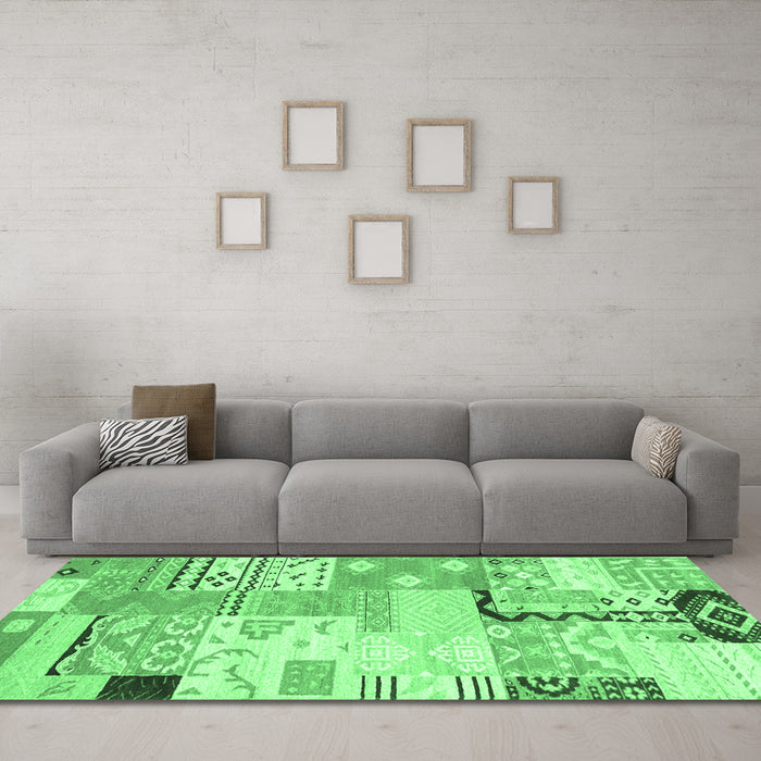 Machine Washable Southwestern Emerald Green Country Area Rugs in a Living Room,, wshcon2628emgrn