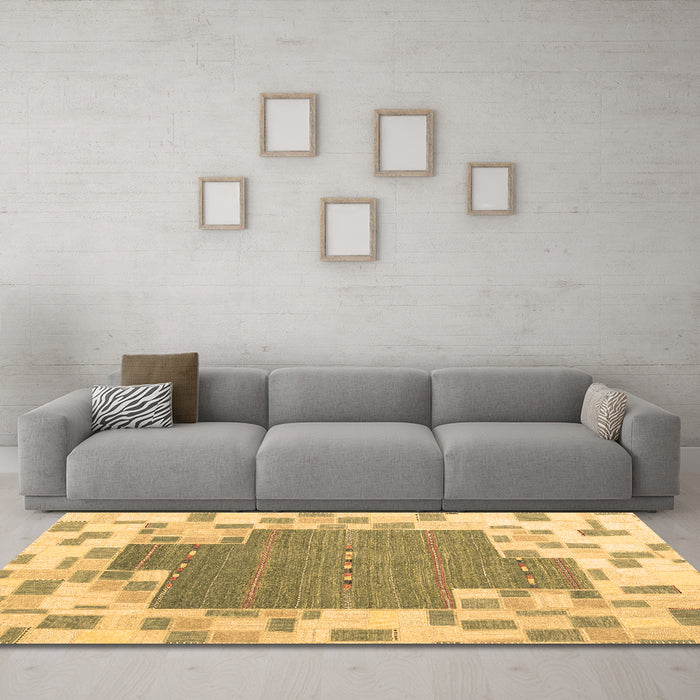Machine Washable Abstract Brown Contemporary Rug in a Living Room,, wshcon2635brn