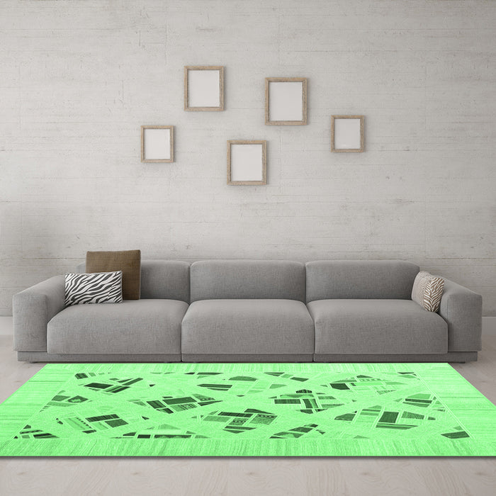 Machine Washable Solid Emerald Green Modern Area Rugs in a Living Room,, wshcon2641emgrn