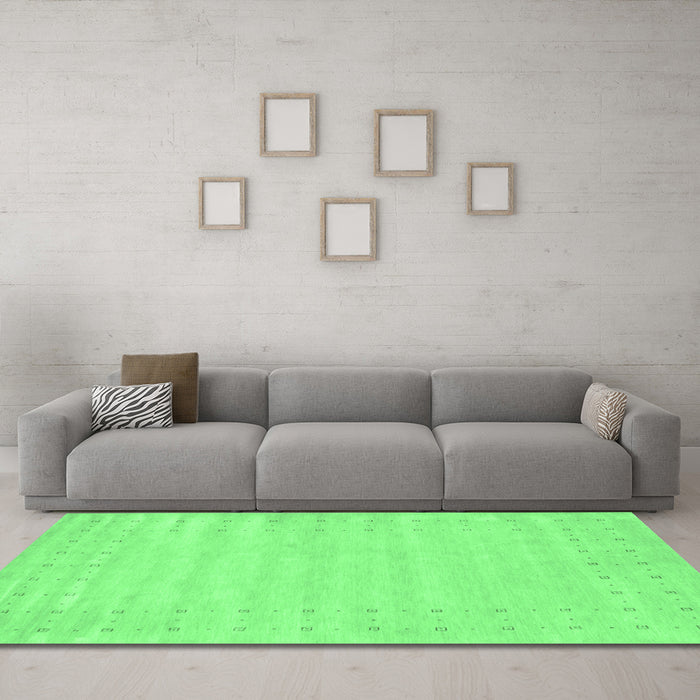 Machine Washable Solid Emerald Green Modern Area Rugs in a Living Room,, wshcon2650emgrn