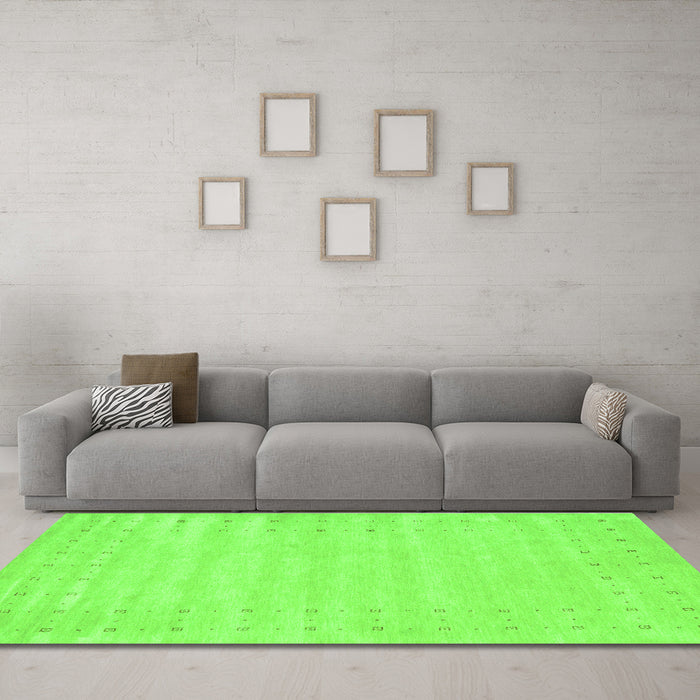 Machine Washable Solid Green Modern Area Rugs in a Living Room,, wshcon2650grn