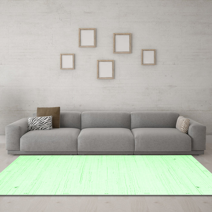 Machine Washable Solid Emerald Green Modern Area Rugs in a Living Room,, wshcon2652emgrn