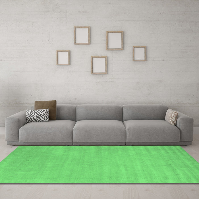Machine Washable Abstract Emerald Green Contemporary Area Rugs in a Living Room,, wshcon2653emgrn