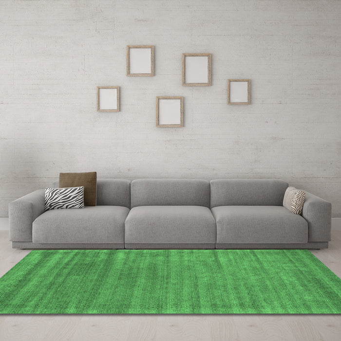 Machine Washable Abstract Emerald Green Contemporary Area Rugs in a Living Room,, wshcon2655emgrn