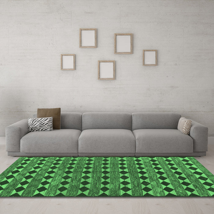 Machine Washable Abstract Emerald Green Contemporary Area Rugs in a Living Room,, wshcon2675emgrn