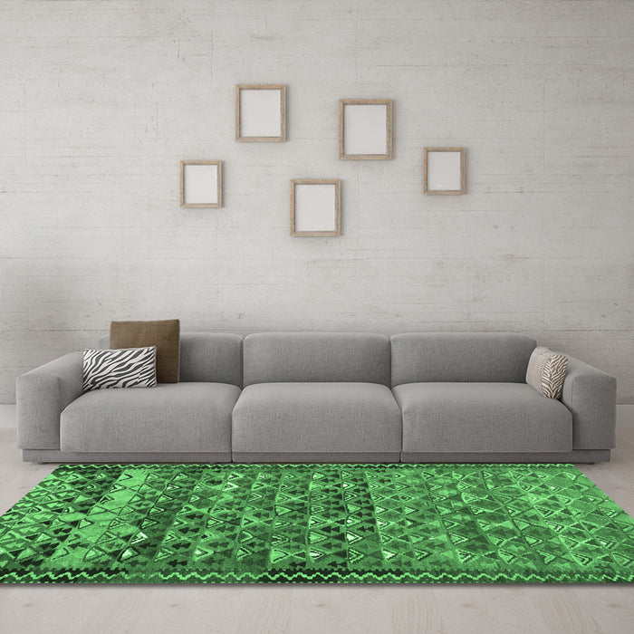 Machine Washable Abstract Emerald Green Contemporary Area Rugs in a Living Room,, wshcon2678emgrn