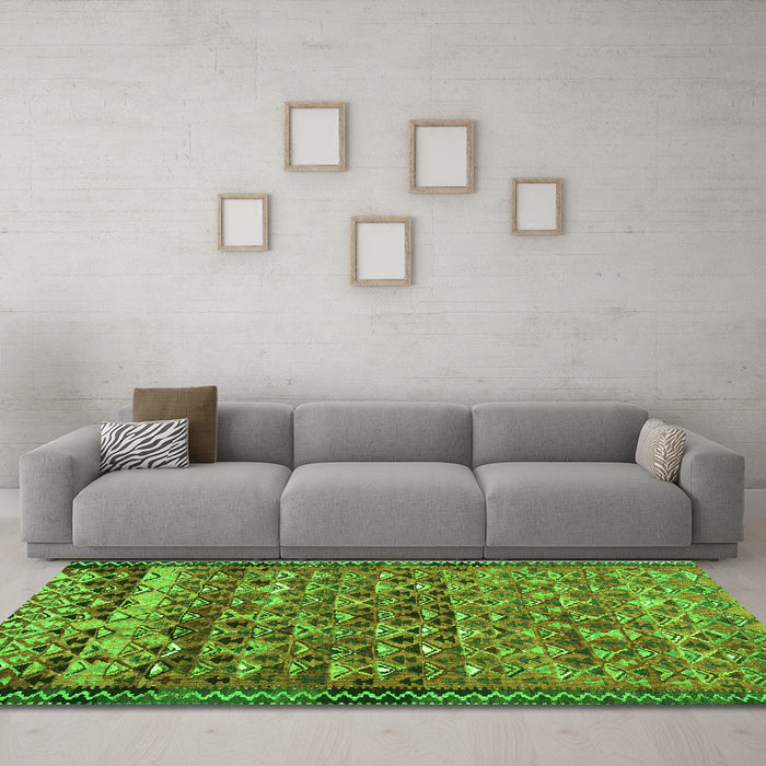 Machine Washable Abstract Green Contemporary Area Rugs in a Living Room,, wshcon2678grn