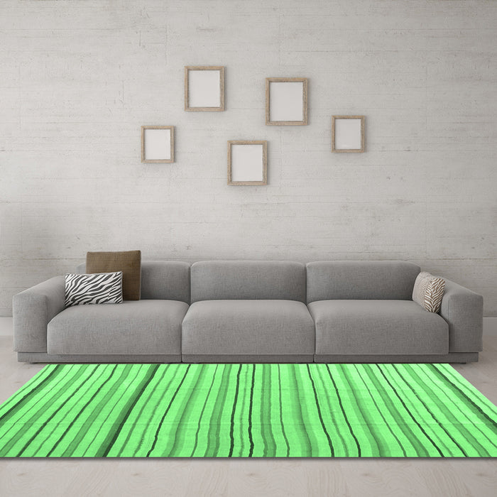 Machine Washable Solid Emerald Green Modern Area Rugs in a Living Room,, wshcon2679emgrn