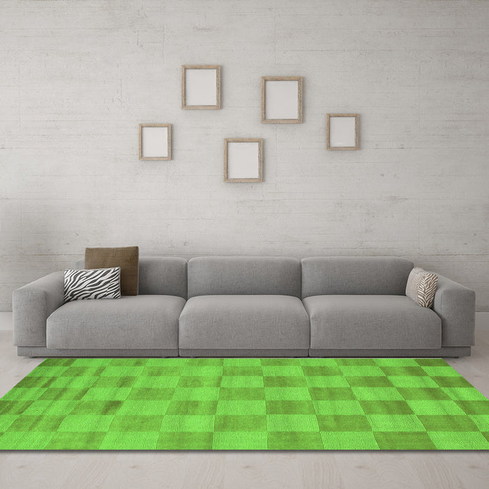 Machine Washable Checkered Green Modern Area Rugs in a Living Room,, wshcon267grn