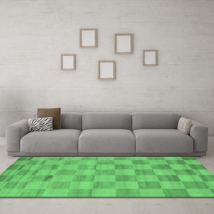 Machine Washable Checkered Emerald Green Modern Area Rugs in a Living Room,, wshcon267emgrn