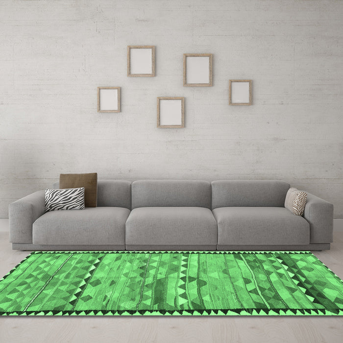 Machine Washable Oriental Emerald Green Traditional Area Rugs in a Living Room,, wshcon2682emgrn
