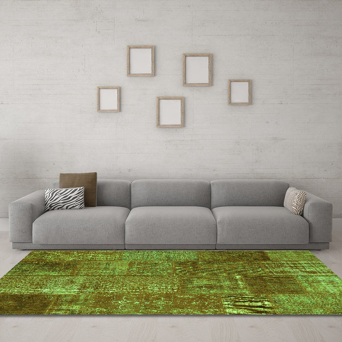 Machine Washable Patchwork Green Transitional Area Rugs in a Living Room,, wshcon2684grn