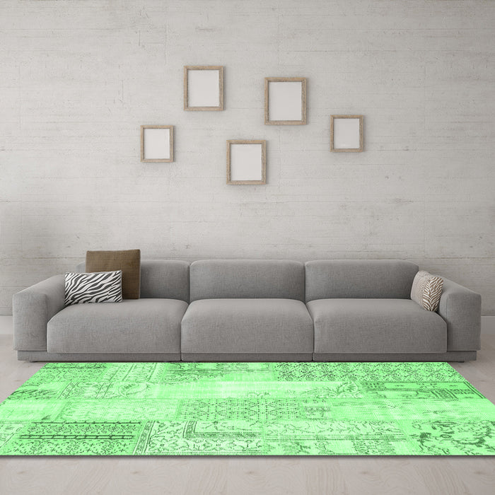 Machine Washable Patchwork Emerald Green Transitional Area Rugs in a Living Room,, wshcon2688emgrn