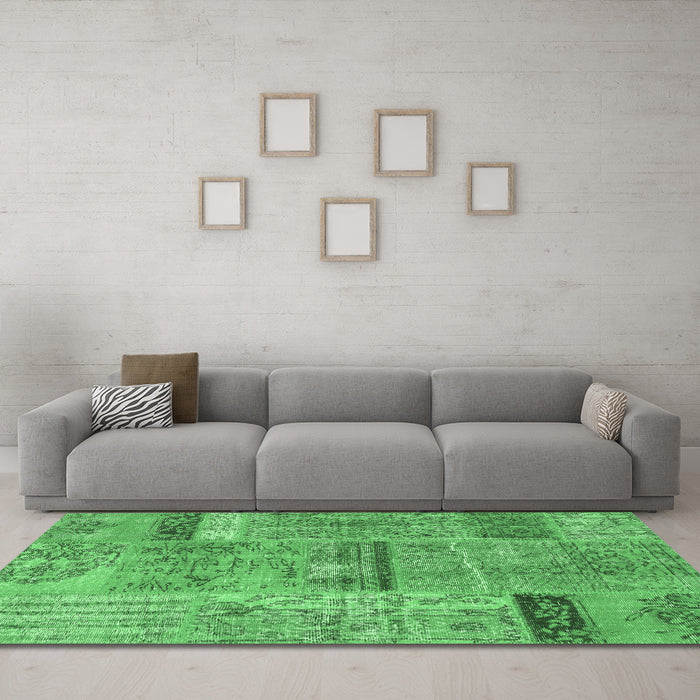Machine Washable Patchwork Emerald Green Transitional Area Rugs in a Living Room,, wshcon2693emgrn