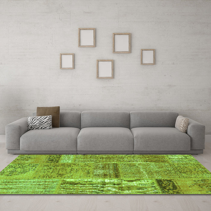 Machine Washable Patchwork Green Transitional Area Rugs in a Living Room,, wshcon2693grn