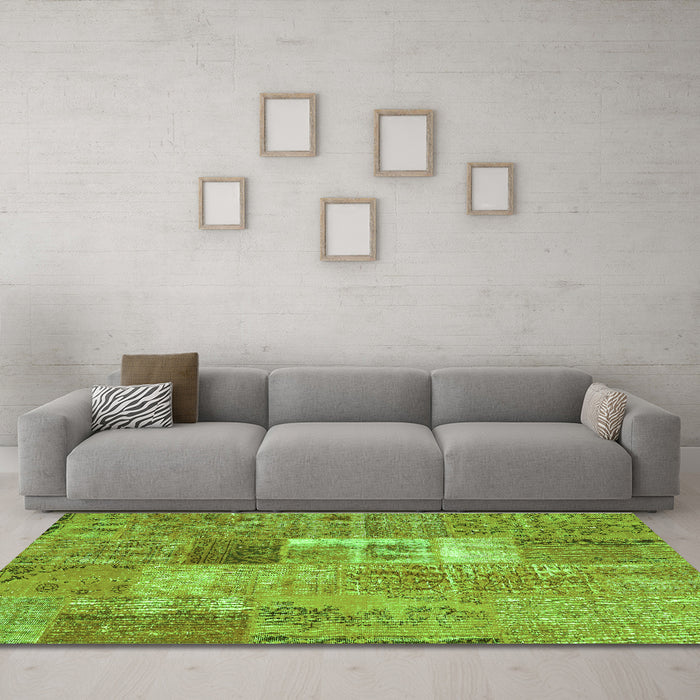 Machine Washable Patchwork Green Transitional Area Rugs in a Living Room,, wshcon2694grn